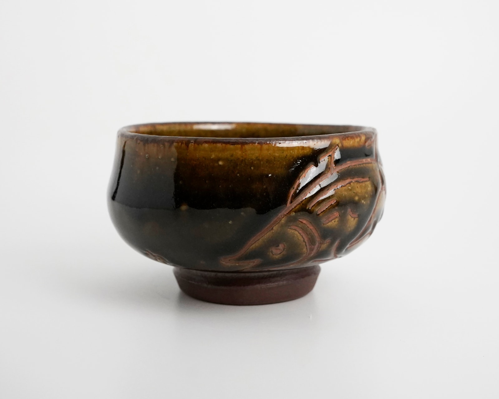 Kinjo Jiro 金城次郎, Teabowl with Fish Drawing 魚紋茶碗