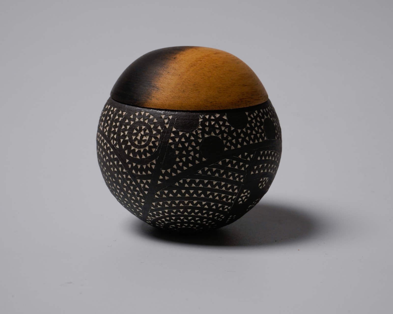 KITAMURA Junko 北村純子, Small Container with Natural Persimmon Wood LidNo.4 盒子