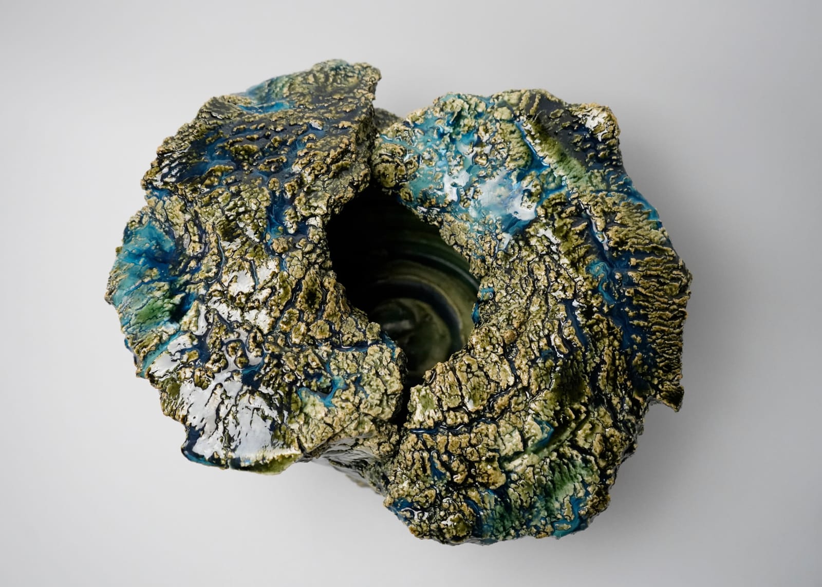 Yamaguchi Makoto 山口真人, Oribe Flower Vessel 織部花入, 2022