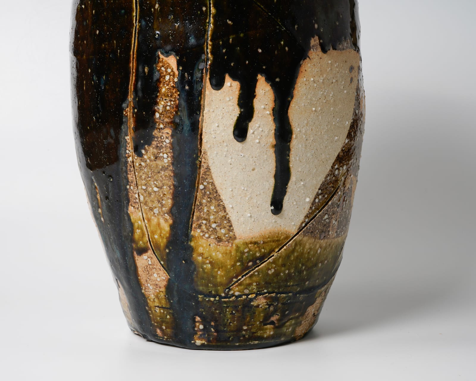 Koie Ryoji 鯉江 良二, Large Oribe jar オリベ大壷