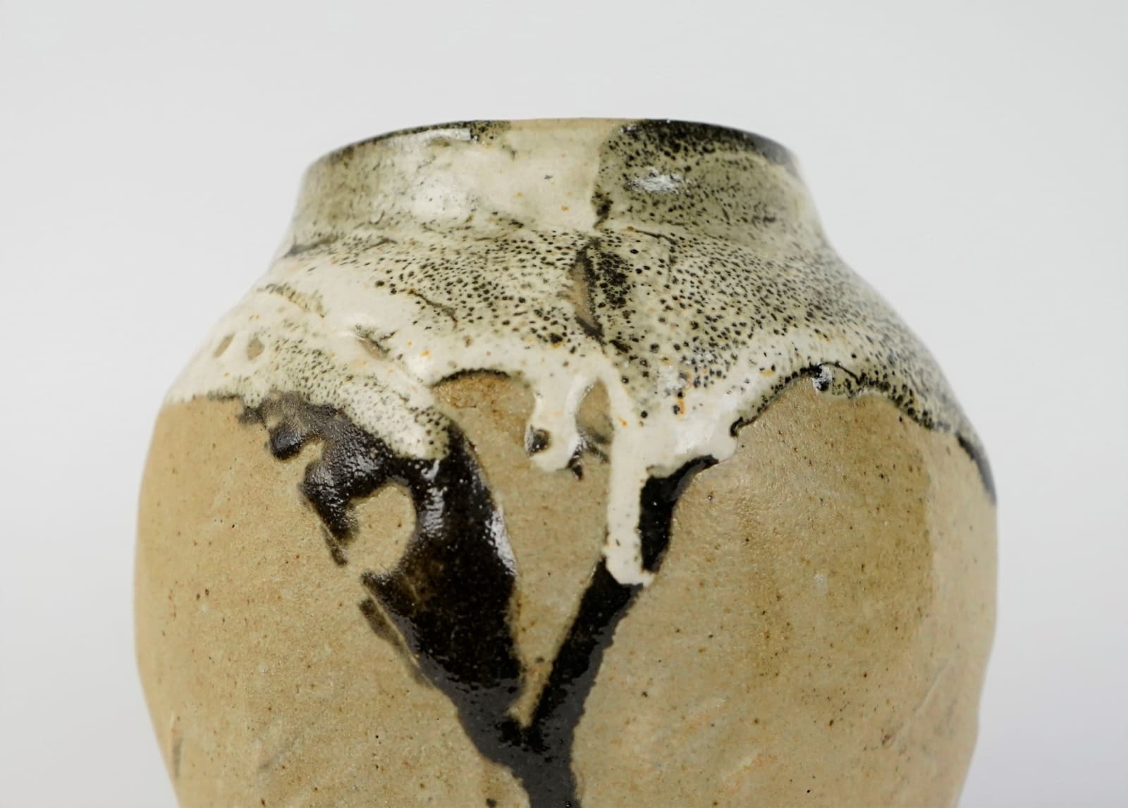 Murata Gen 村田 元, Faceted Jar, Iron on Rice Husk Glaze 糠白釉黒文面取壺