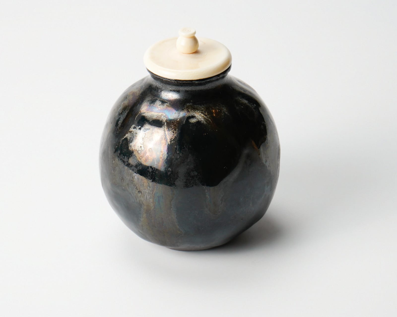 Umemoto Kenzo 梅本健三, Saiun round tea caddy