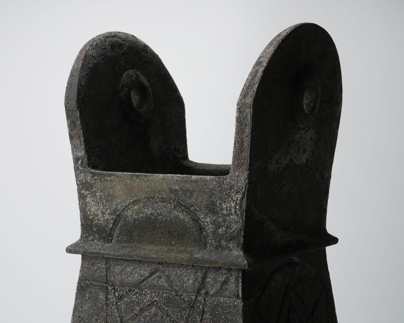 Koinuma Michio 肥沼美智雄, Archaic Jar, 1989