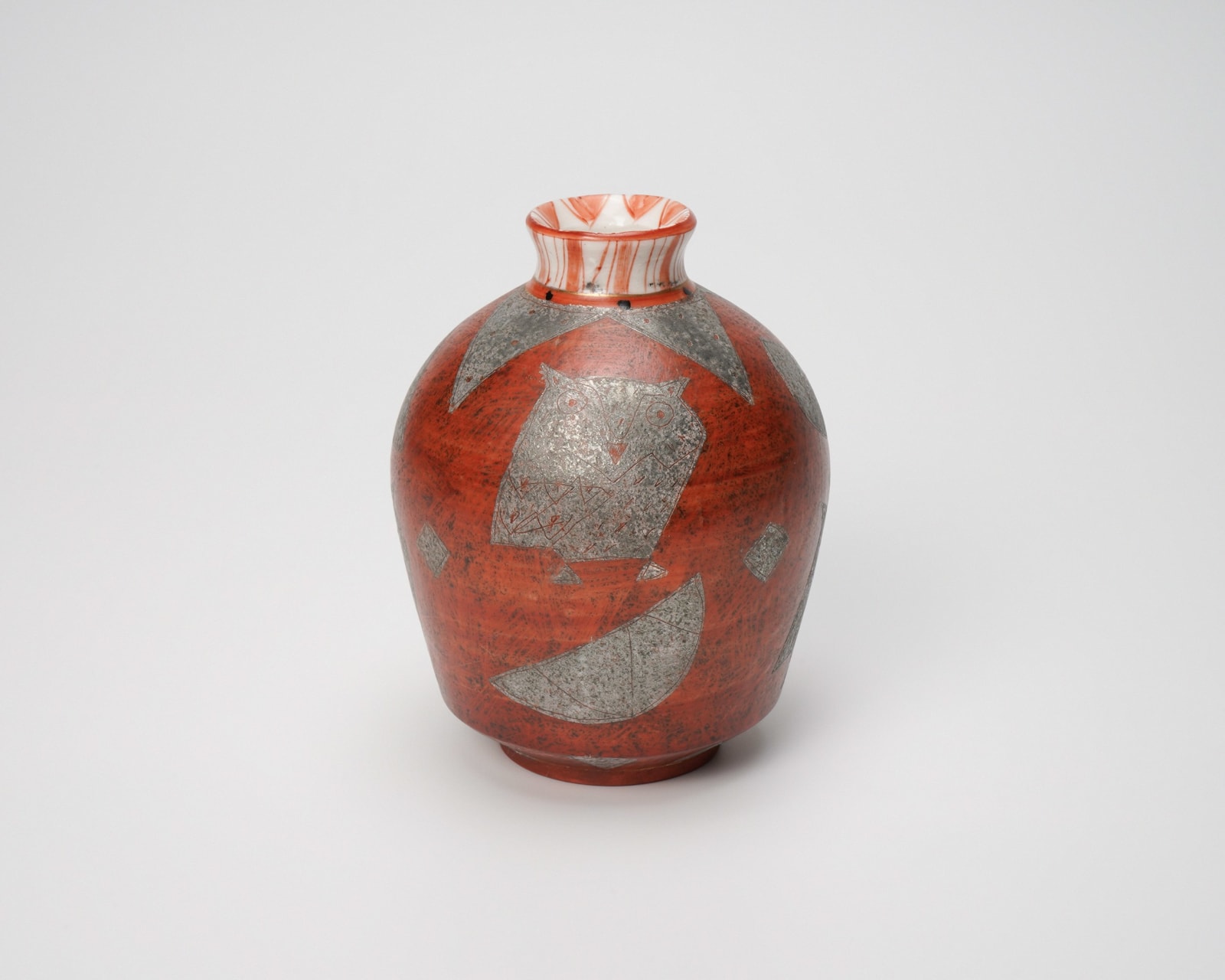 Maeda Masahiro 前田正博, Sake bottle with polychrome enamel