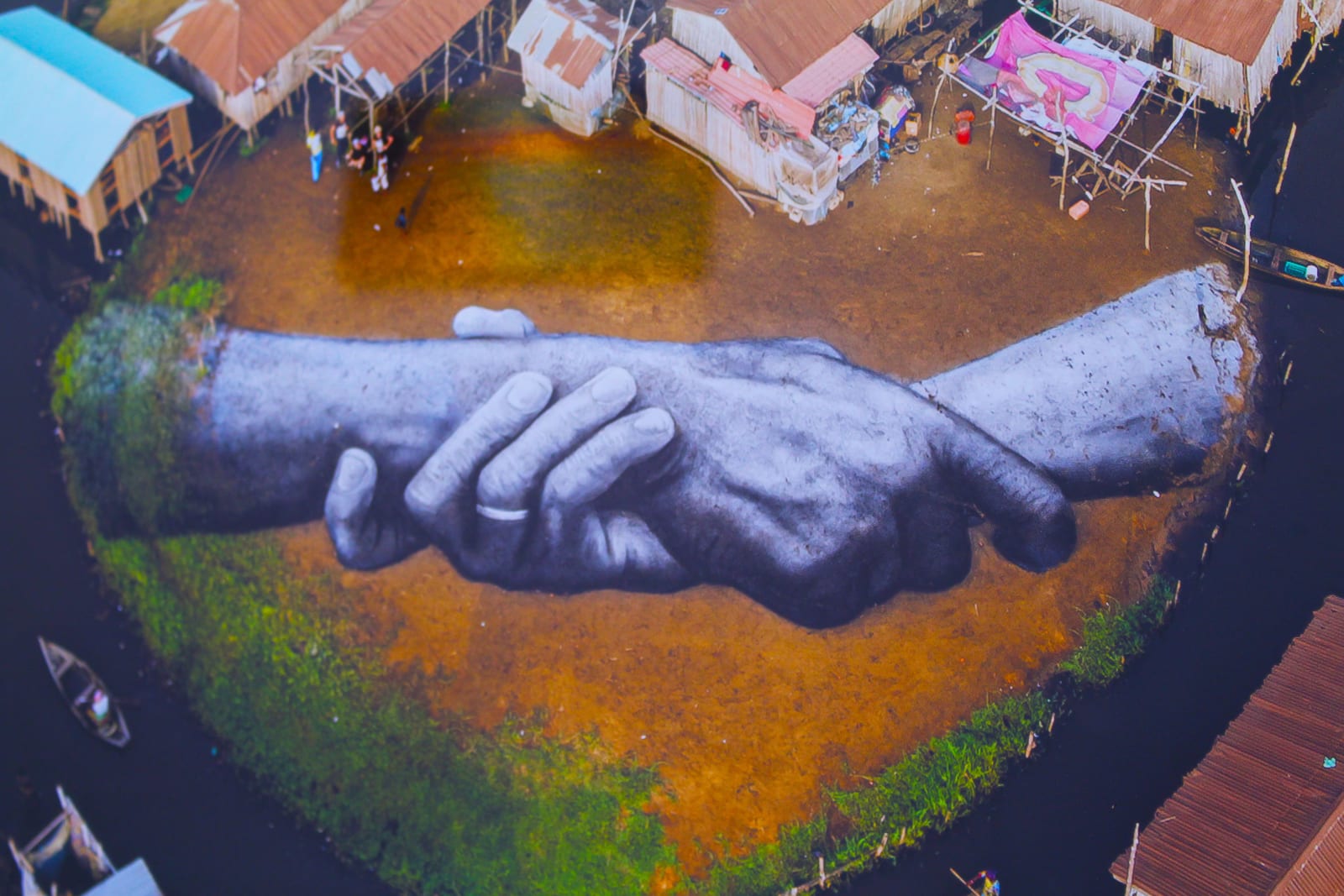 Saype, Beyond Walls, Step 10 : Ganvié (BEN) 2021, 250 m², 6°27'58.7"N 2°23'16.6"E, 2023