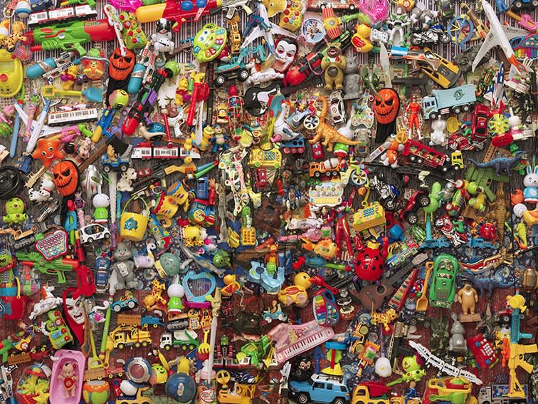 Liu Bolin, Plastic Toys (small), 2015