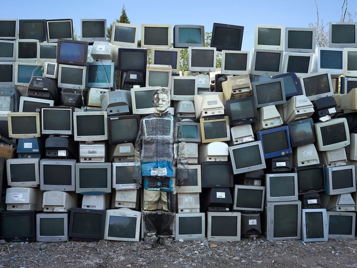 Liu Bolin, Screens in Rest (medium), 2017