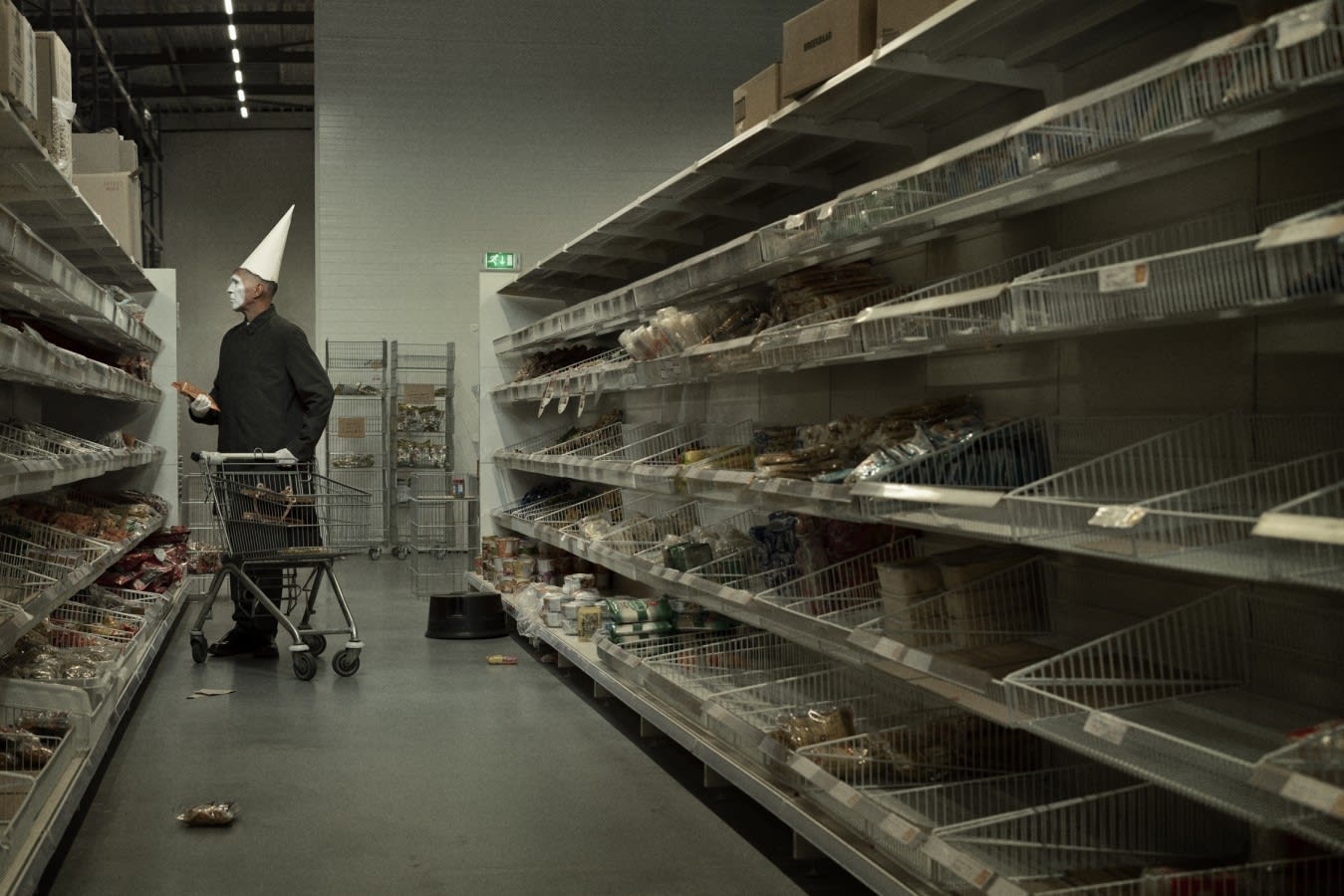 Erwin Olaf, April Fool 09.50 am, 2020