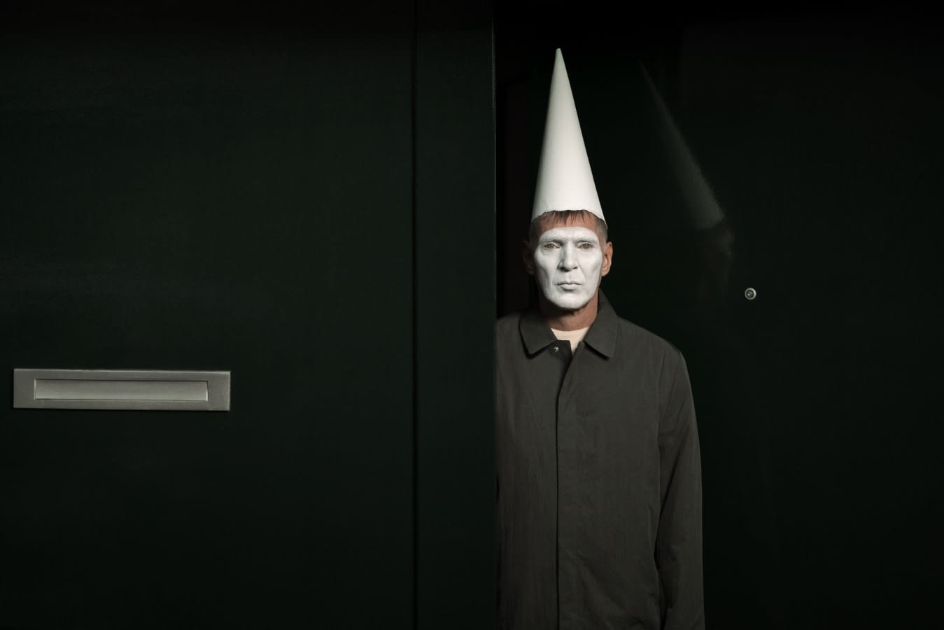 Erwin Olaf, April Fool 09.30 am, 2020
