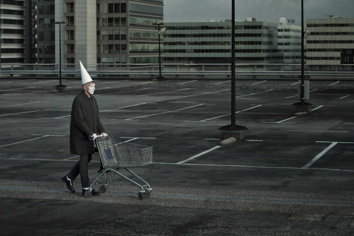 Erwin Olaf, April Fool 09.45 am, 2020