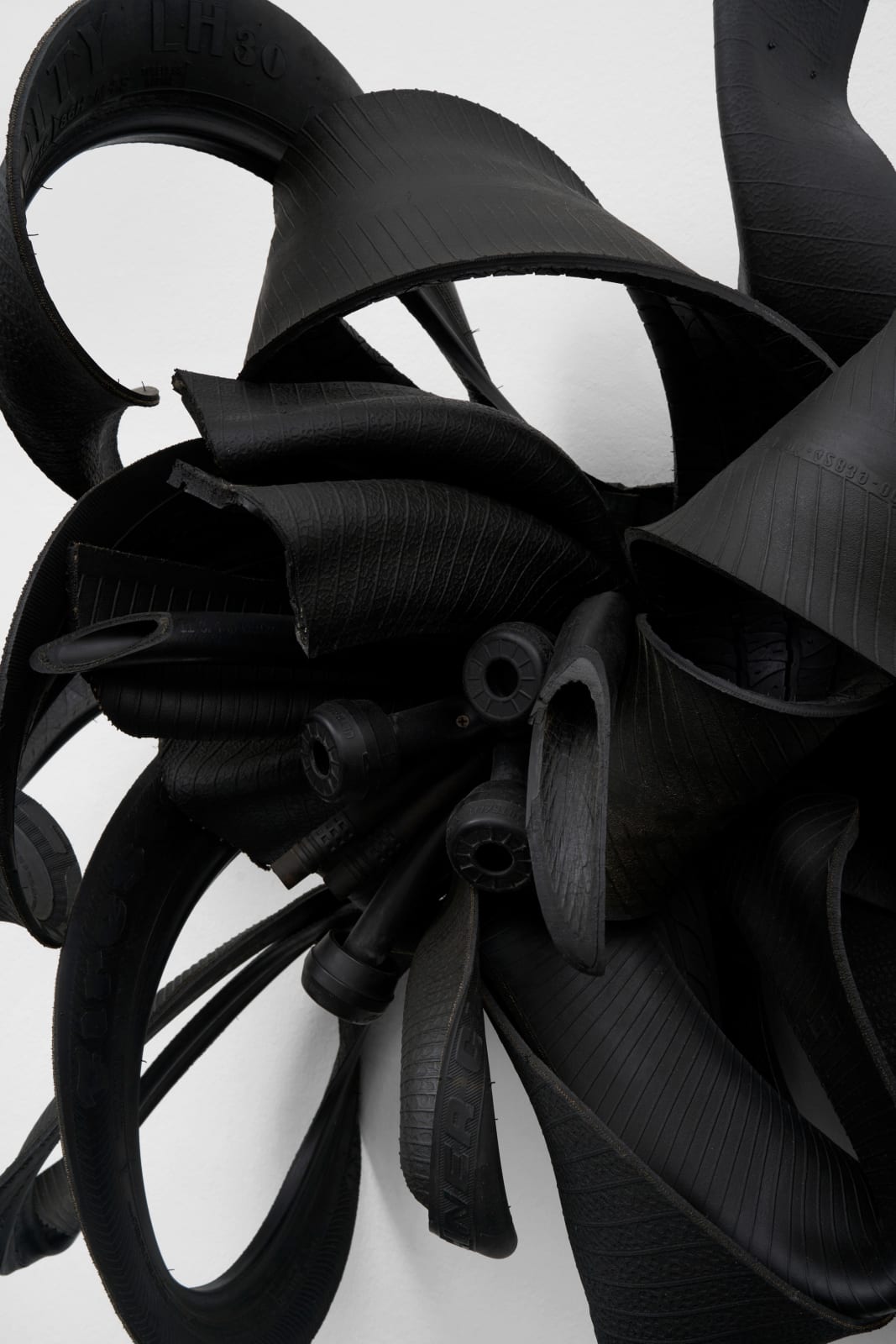 Chakaia Booker, Sheltered Thoughts, 2007