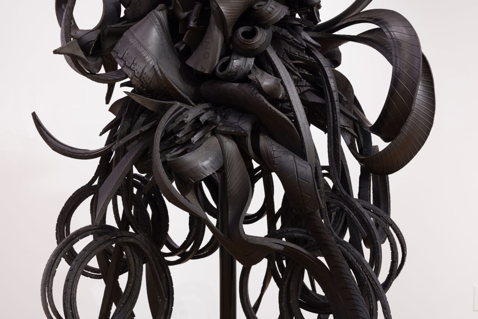 Chakaia Booker, Strayed, 2019