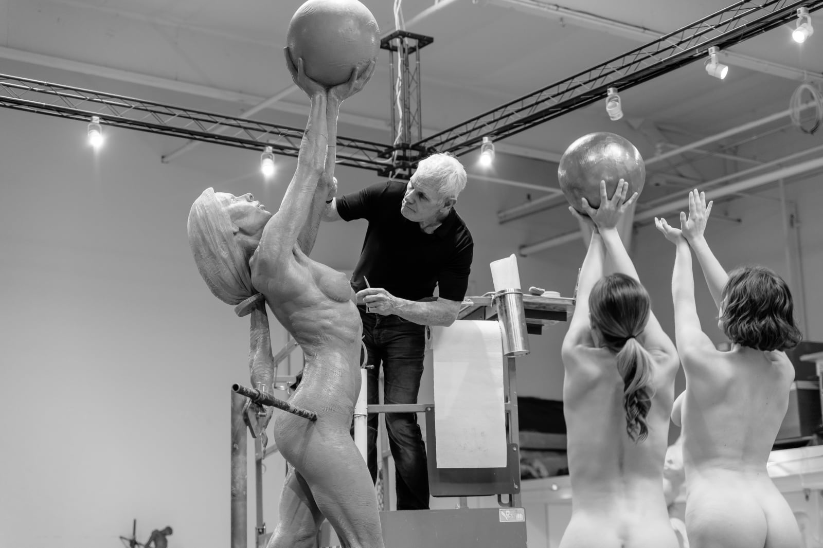 Richard MacDonald, Diana Earth and Moon, Atelier, 2019