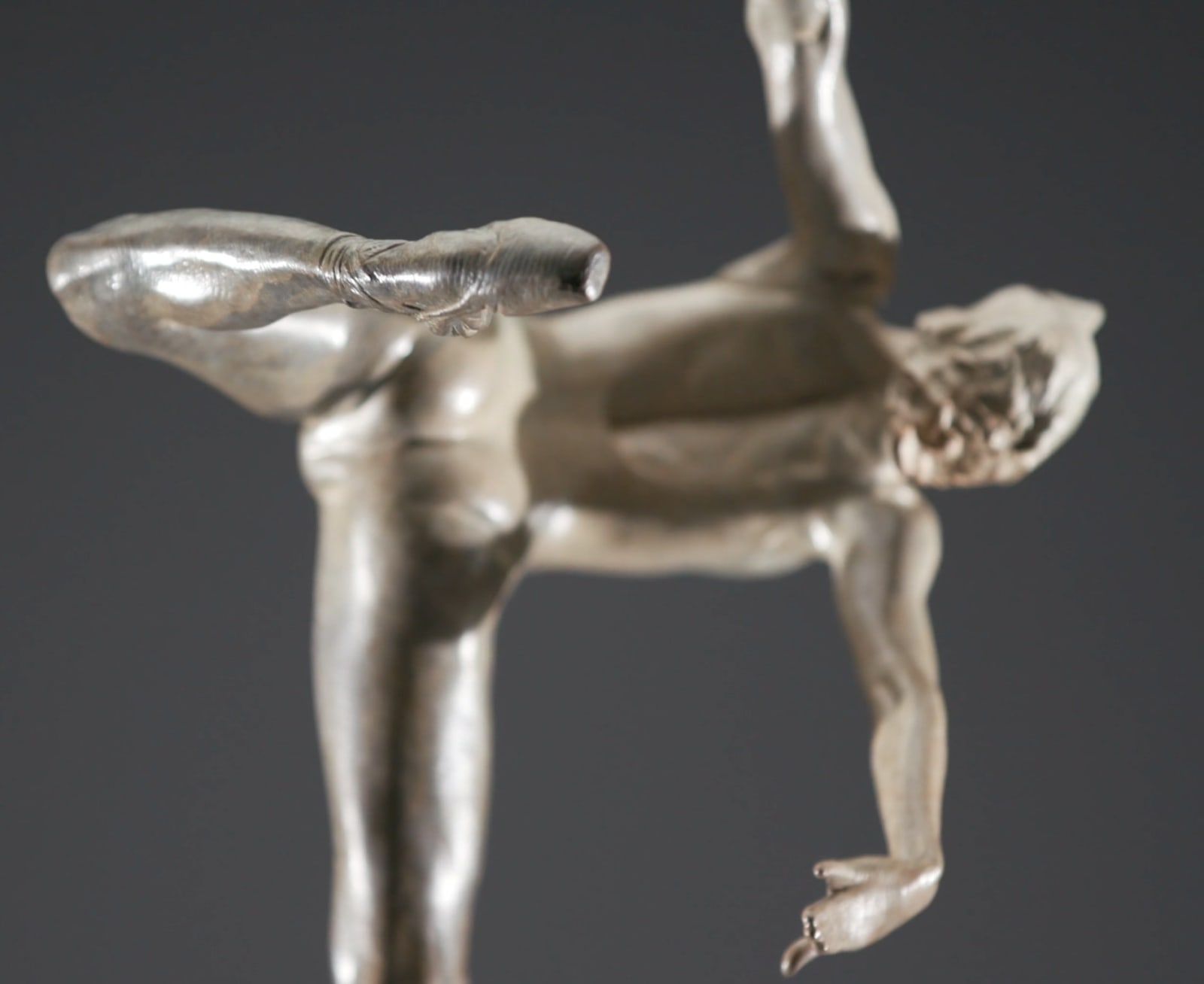 Richard MacDonald, Flight in Attitude, Atelier, 2005