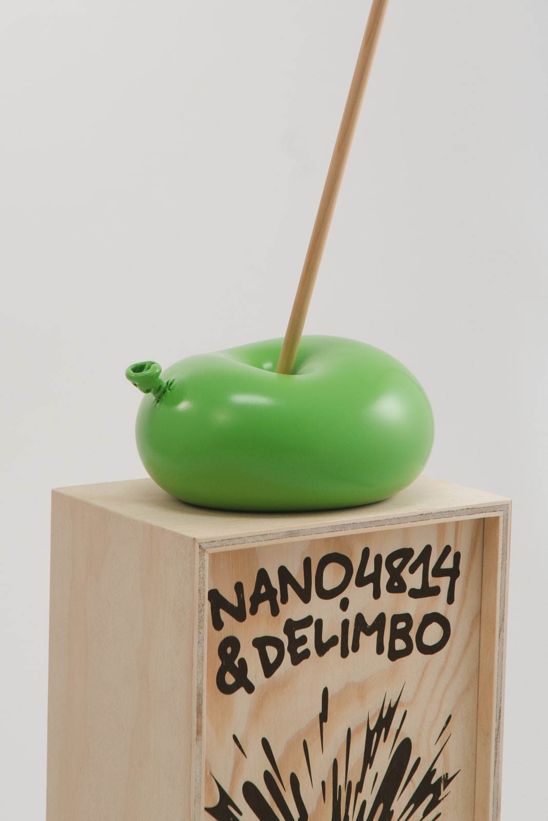Nano Abia, Último Instante. Single arrow balloon. Verde., 2023