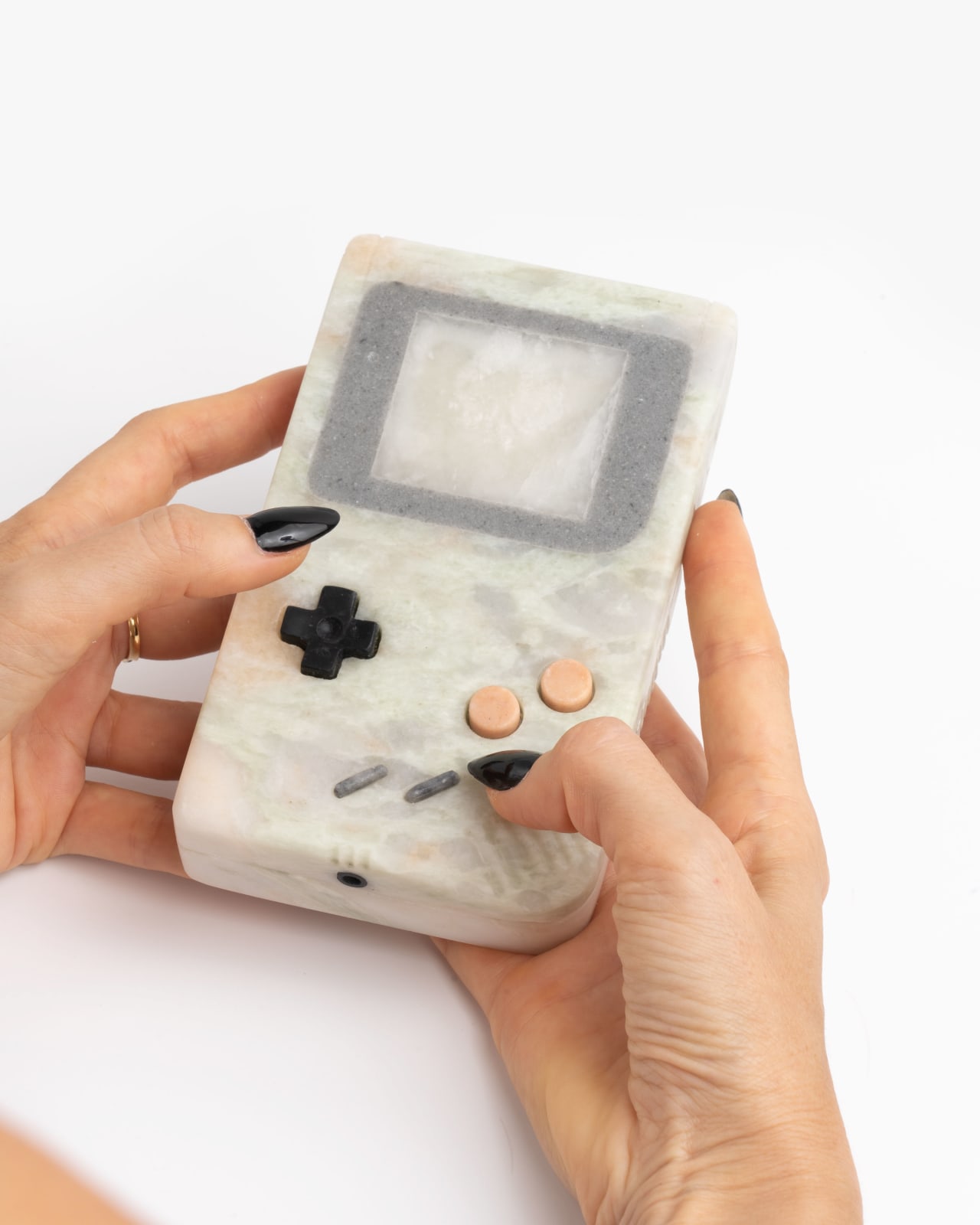 Quiñones, Game Boy. Elogio #3, 2022