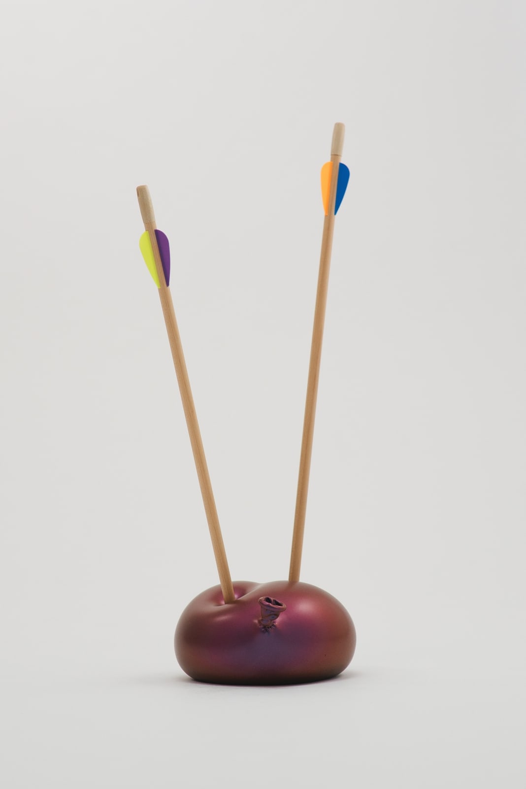 Nano Abia, Último Instante. Double arrow balloon. Morado metalizado., 2023