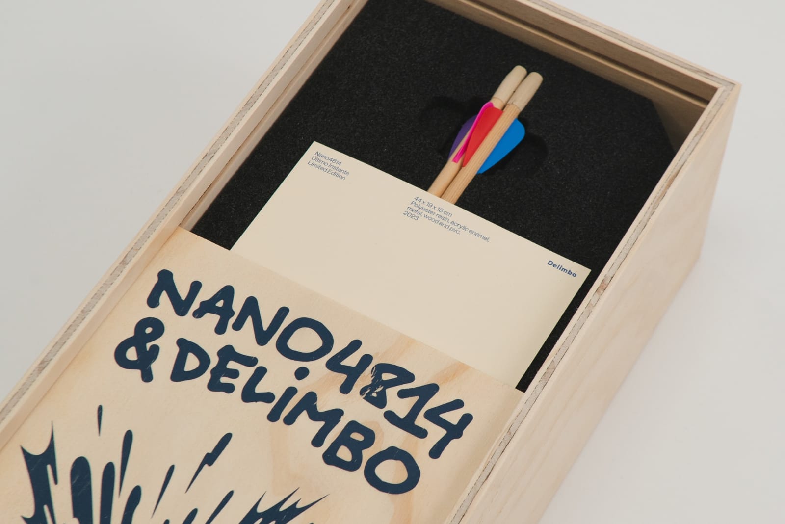 Nano Abia, Último Instante. Double arrow balloon. Camaleón azul. , 2023