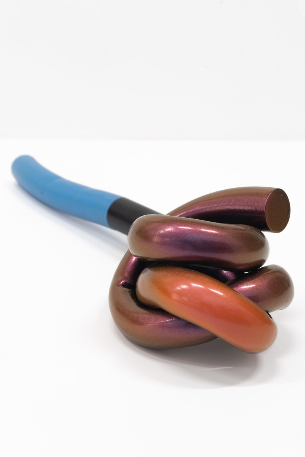 Nano Abia, Gesto (Azul, Camaleón), 2024