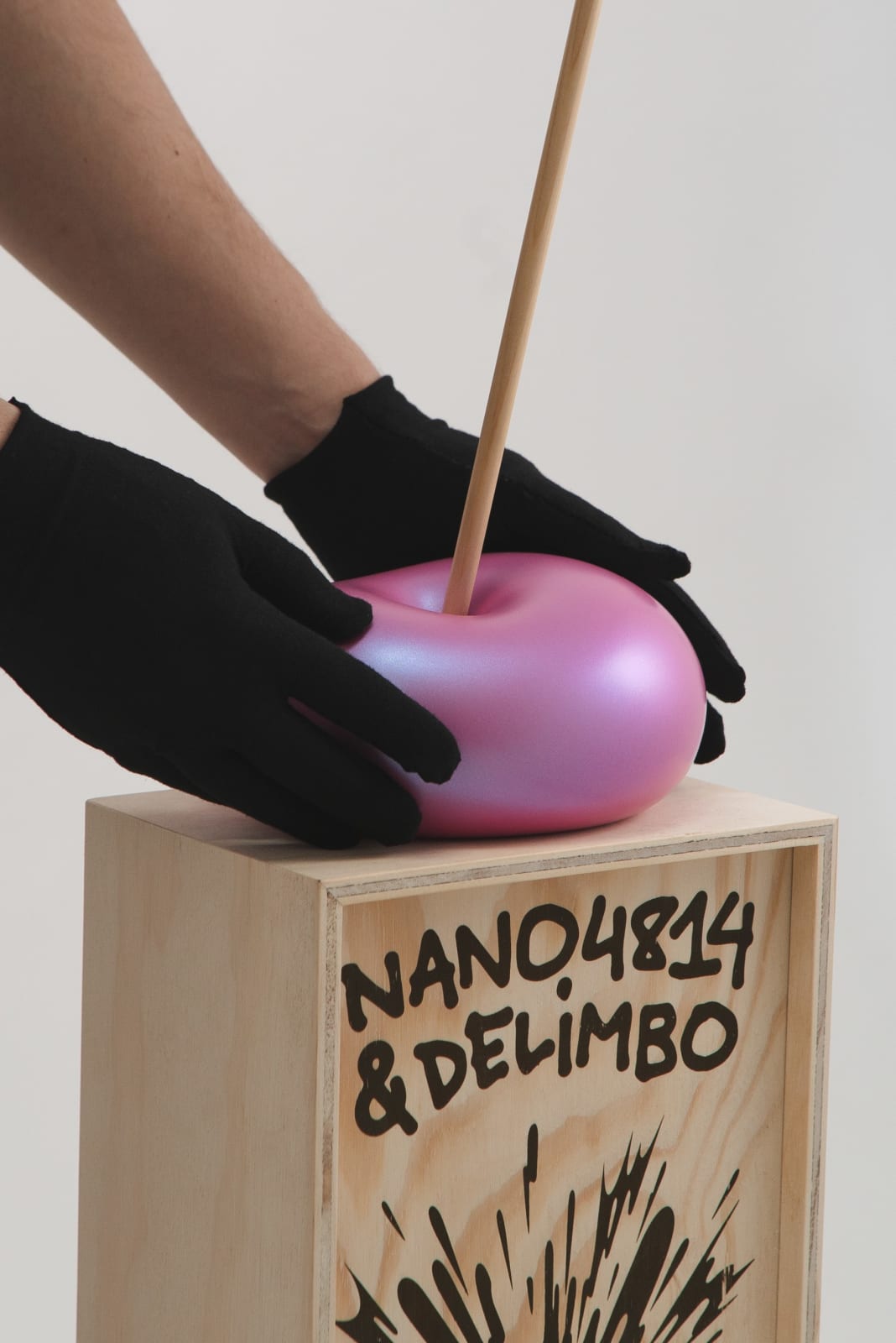 Nano Abia, Último Instante. Single arrow balloon. Turquesa., 2023