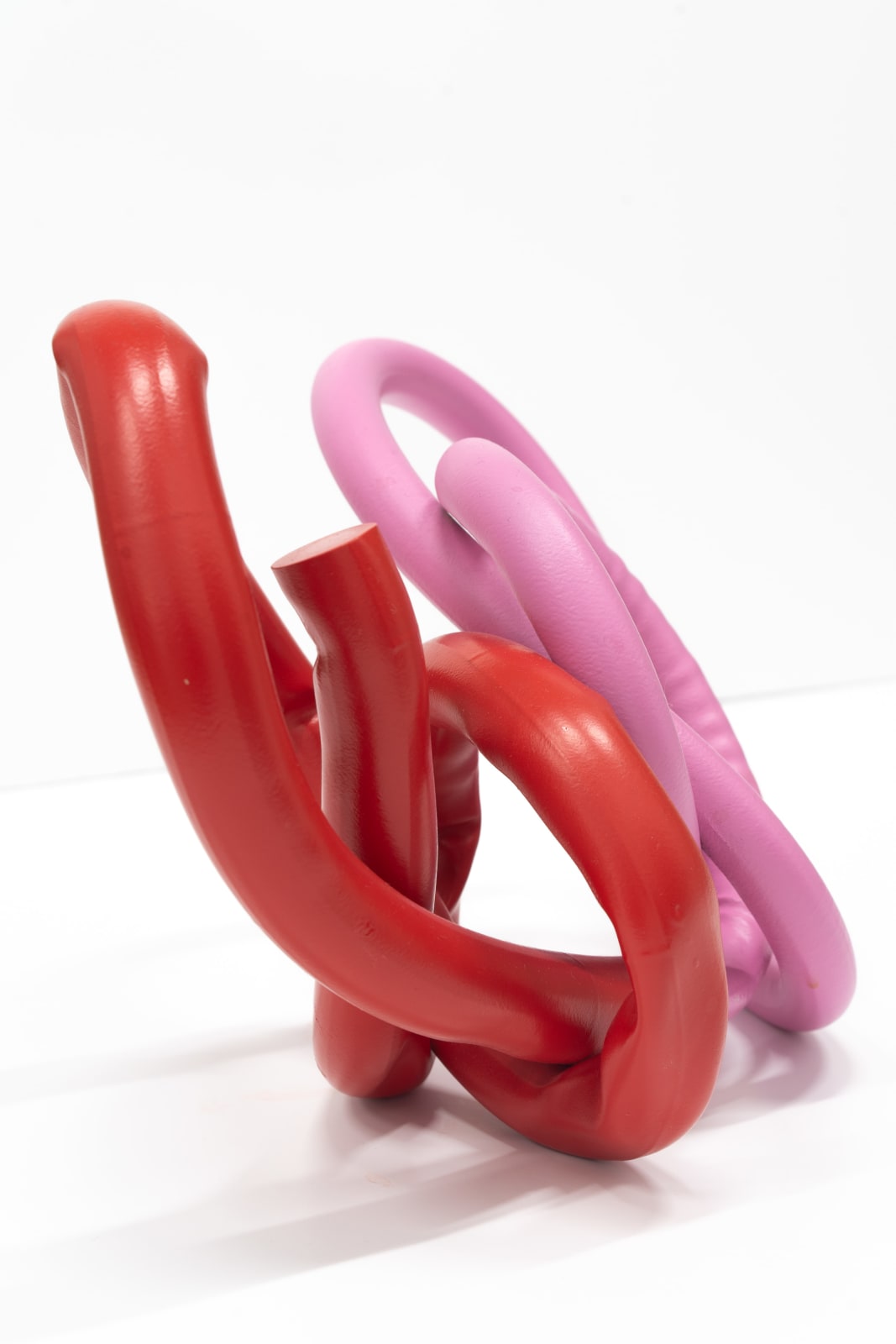 Nano Abia, Gesto (Rojo, Bombom), 2024