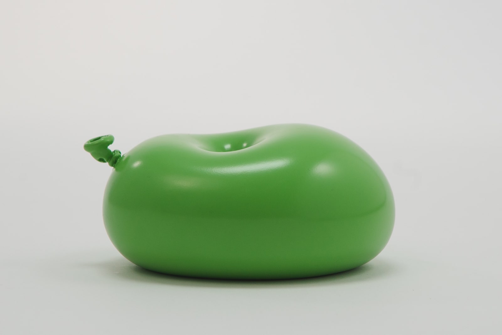 Nano Abia, Último Instante. Single arrow balloon. Verde., 2023