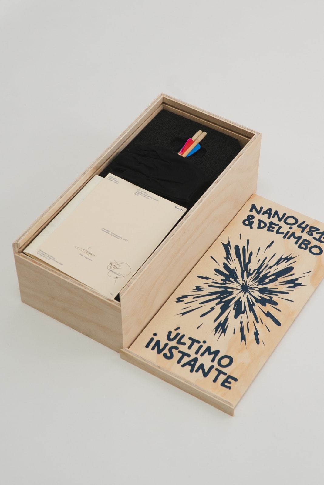 Nano Abia, Último Instante. Single arrow balloon. Morado metalizado., 2023