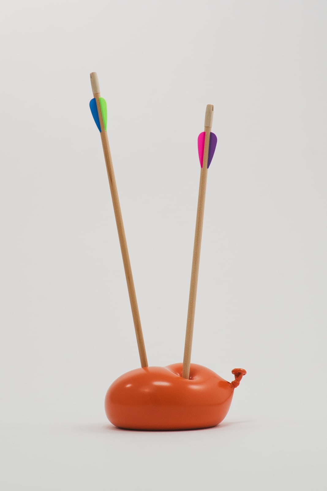 Nano Abia, Último Instante. Double arrow balloon. Naranja., 2023