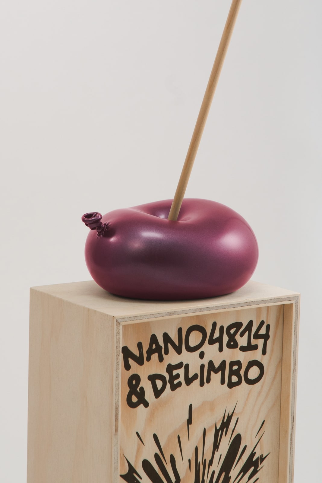 Nano Abia, Último Instante. Single arrow balloon. Morado metalizado., 2023