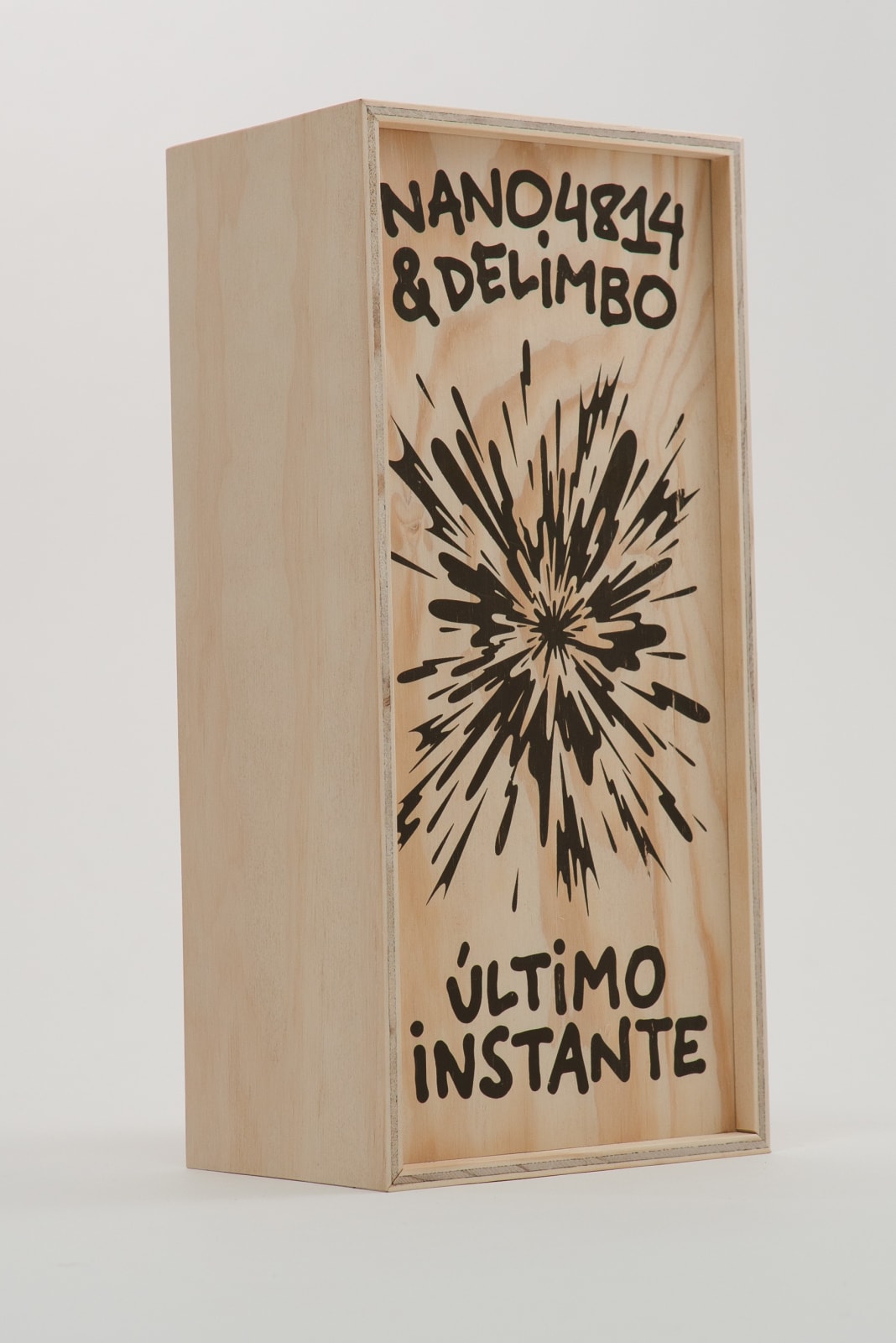 Nano Abia, Último Instante. Single arrow balloon. Camaleón azul con destellos morados., 2023