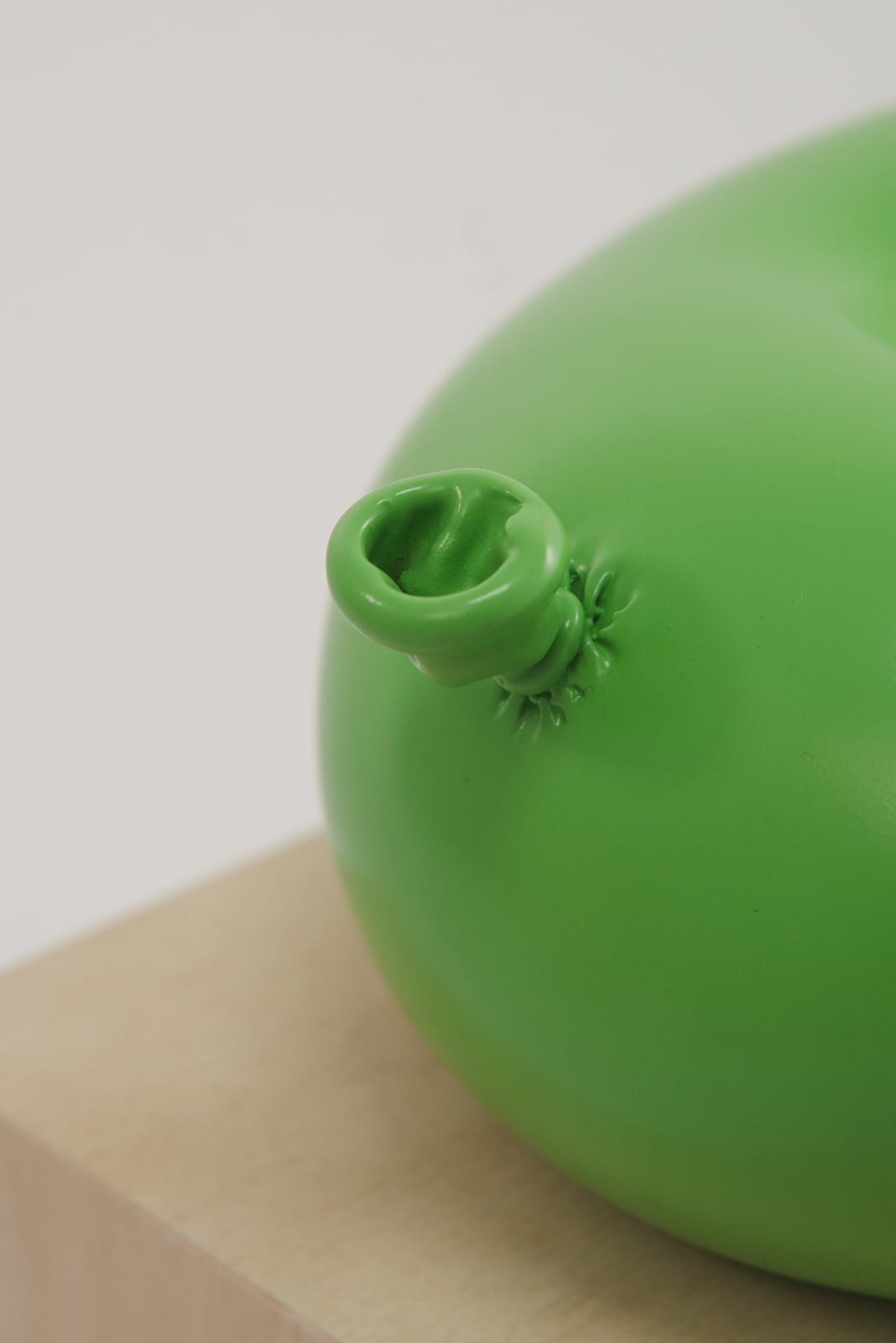 Nano Abia, Último Instante. Single arrow balloon. Verde., 2023