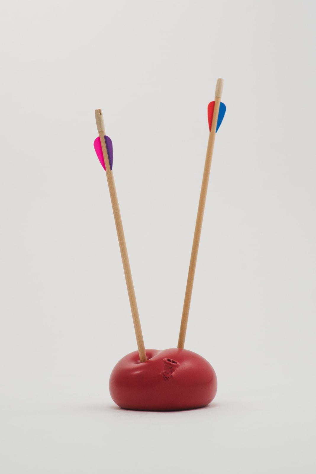 Nano Abia, Último Instante. Double arrow balloon. Rojo., 2023