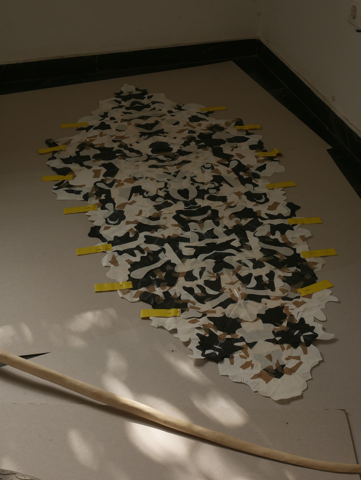 Dora Economou, Fifteen Flies In The Marmelade, 2005