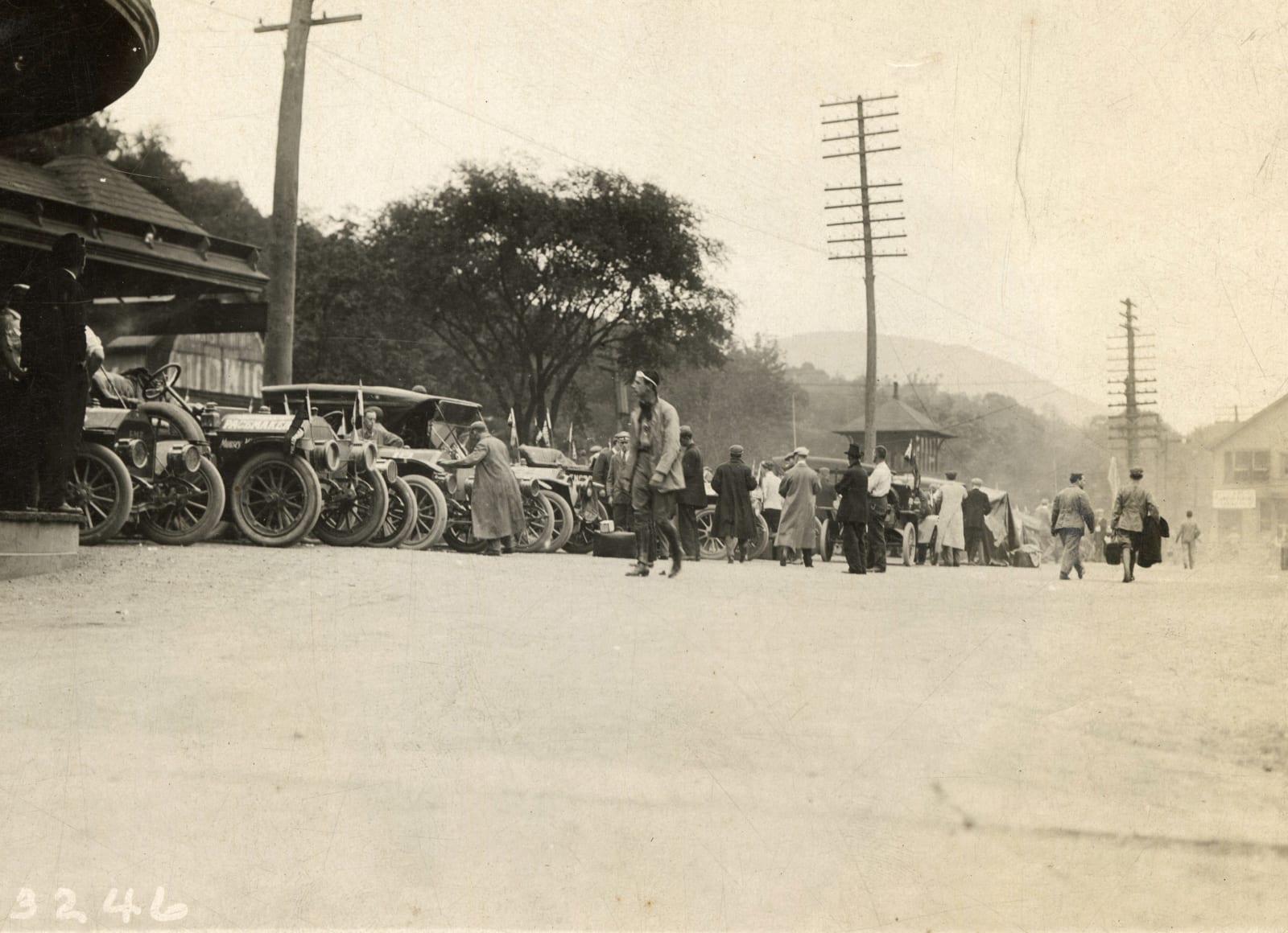 Spooner & Wells, Dynamic Shots of the Munsey Historic Tour, 1910