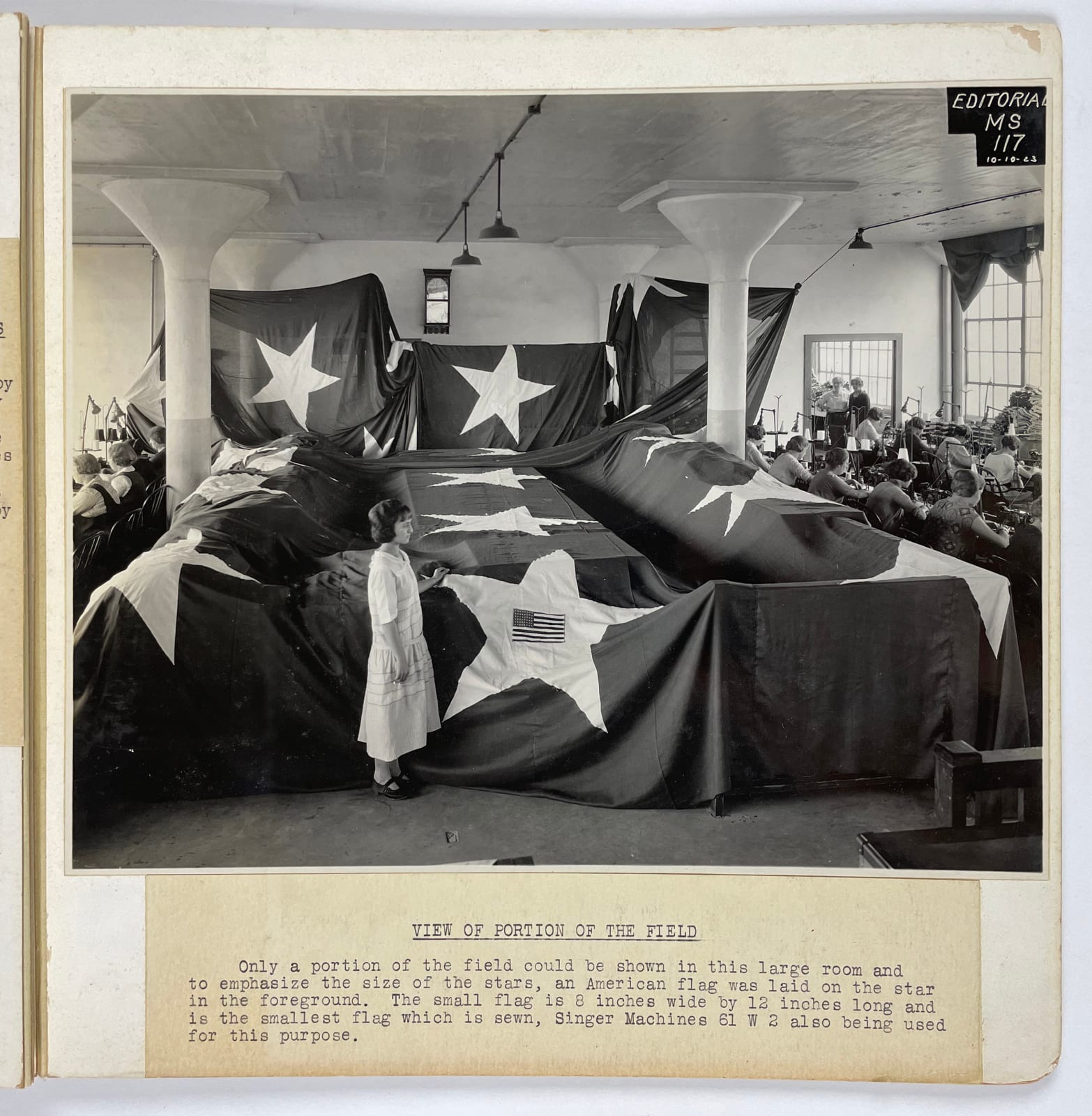 [Singer Sewing Machine Co.], The Largest United States Flag Ever Made, 1923