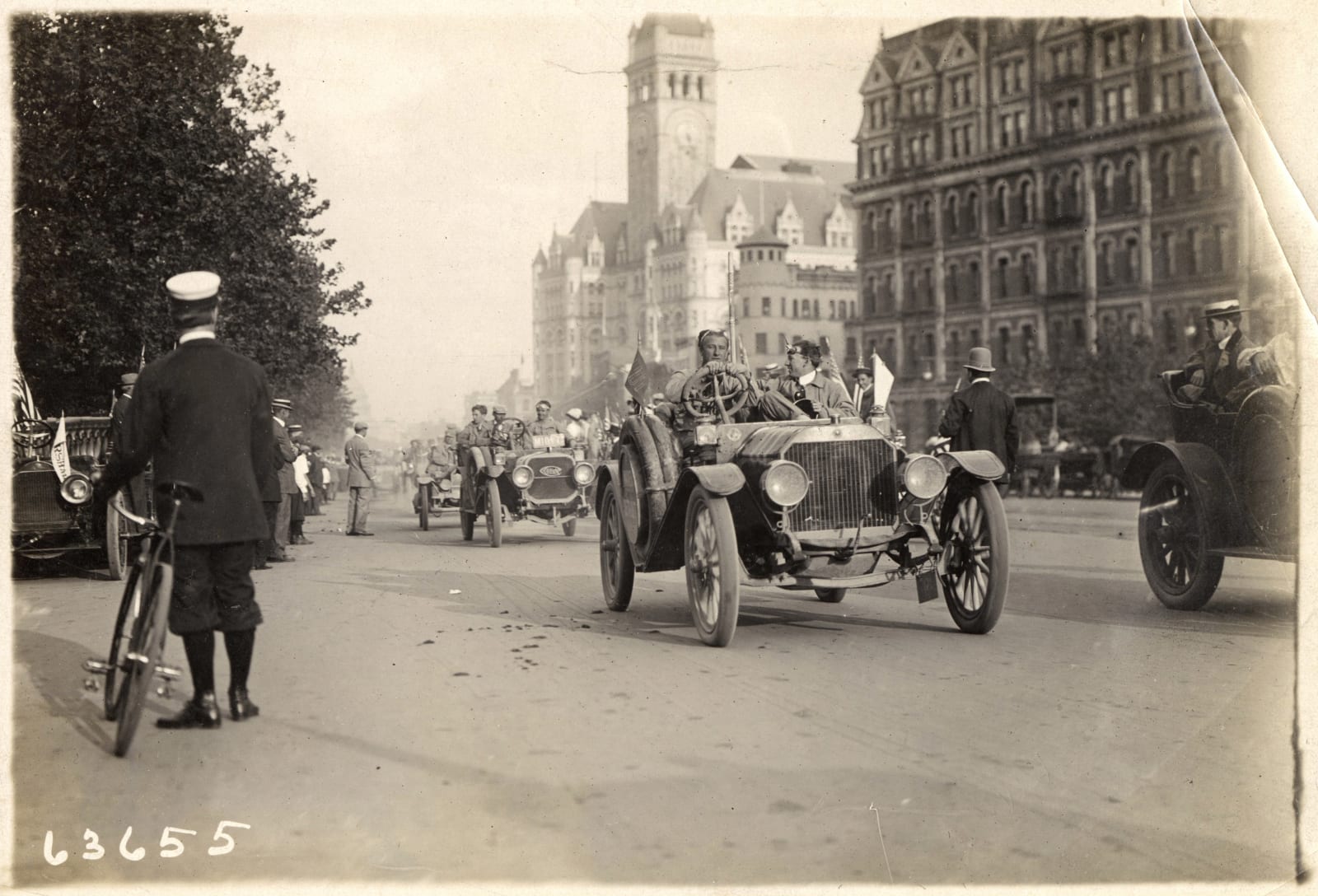 Spooner & Wells, Dynamic Shots of the Munsey Historic Tour, 1910
