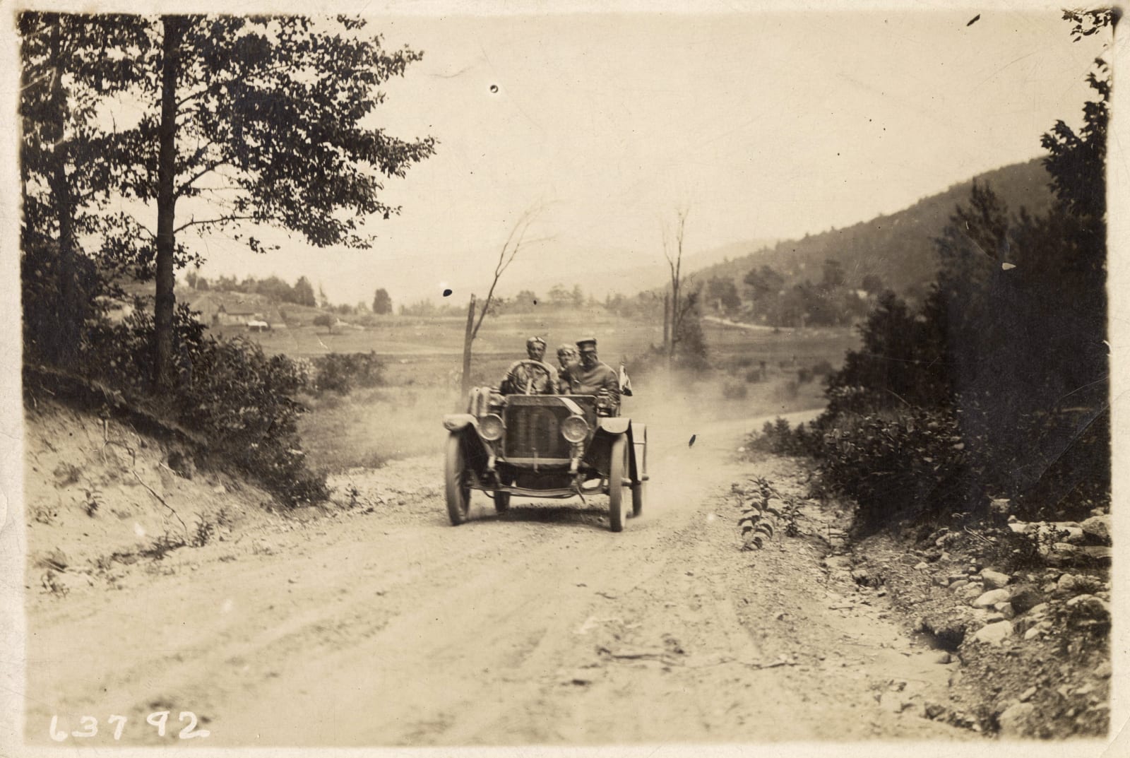 Spooner & Wells, Dynamic Shots of the Munsey Historic Tour, 1910