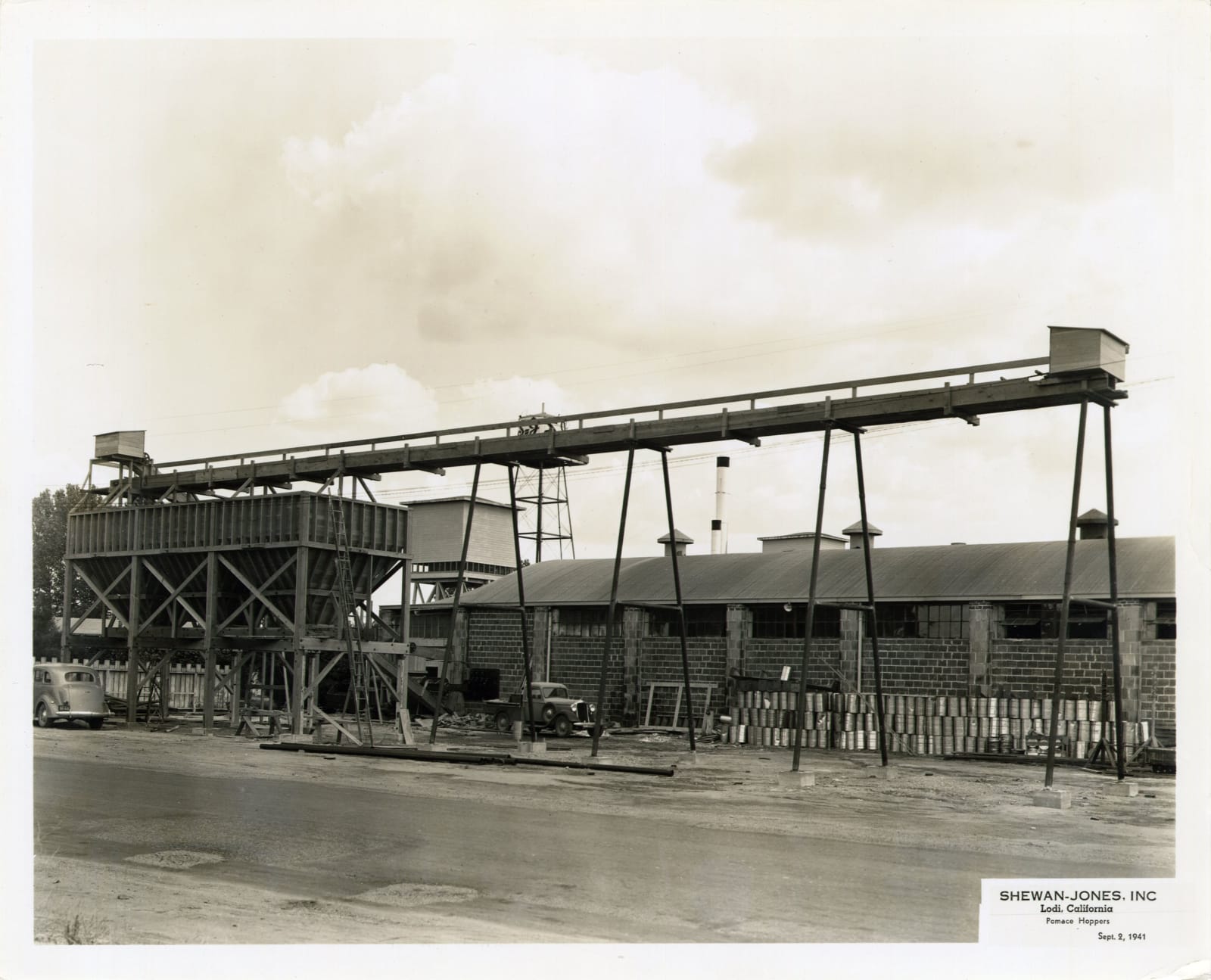 [Shewan-Jones], Group of Photos Documenting Wine and Brandy Makers in Lodi, CA, 1941