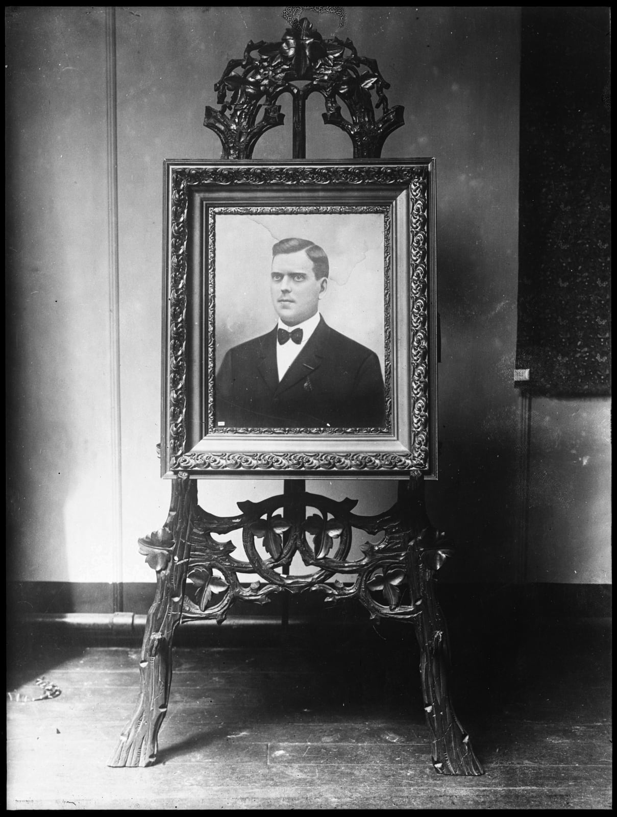 [Exposition of Bad Taste], Group of Photos Showing Decorative Objects Which Were Displayed (And Ridiculed) at a Satirical Exhibit Held at the Modernist Gallery in NYC, 1914