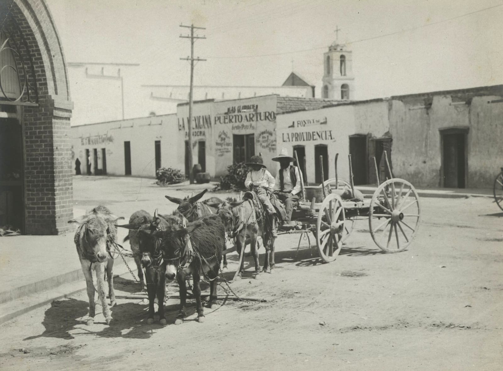 [Moon Motor Car Co.], Promotional Photos of Drivable Locations in California and Mexico, 1910s