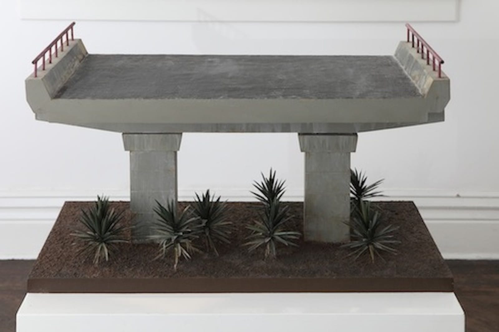 SU Chang, Plants beneath the highway 高架下的植物, 2012