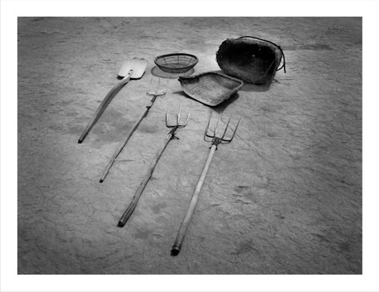 WANG Zheng, Wooden spade and Container Tianlaozhuang, Ningxia Province 木锹与簸箕 宁夏田老庄, 2008