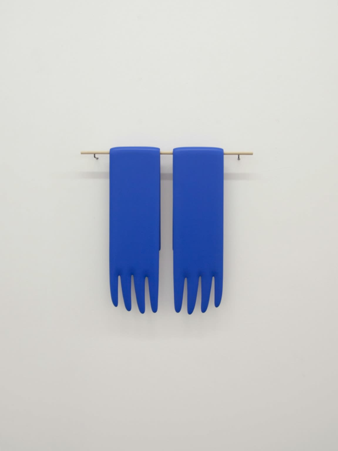 Lauren Davis FISHER, Blue Gloves 蓝色手套, 2018