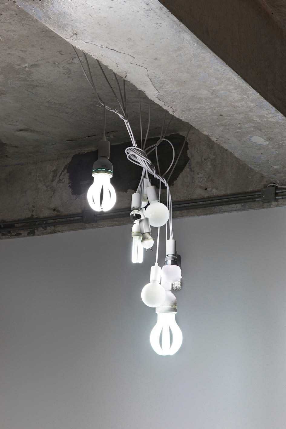 YEUNG Trevor, Chaotic Suns (White） 混乱太阳群（白）, 2018