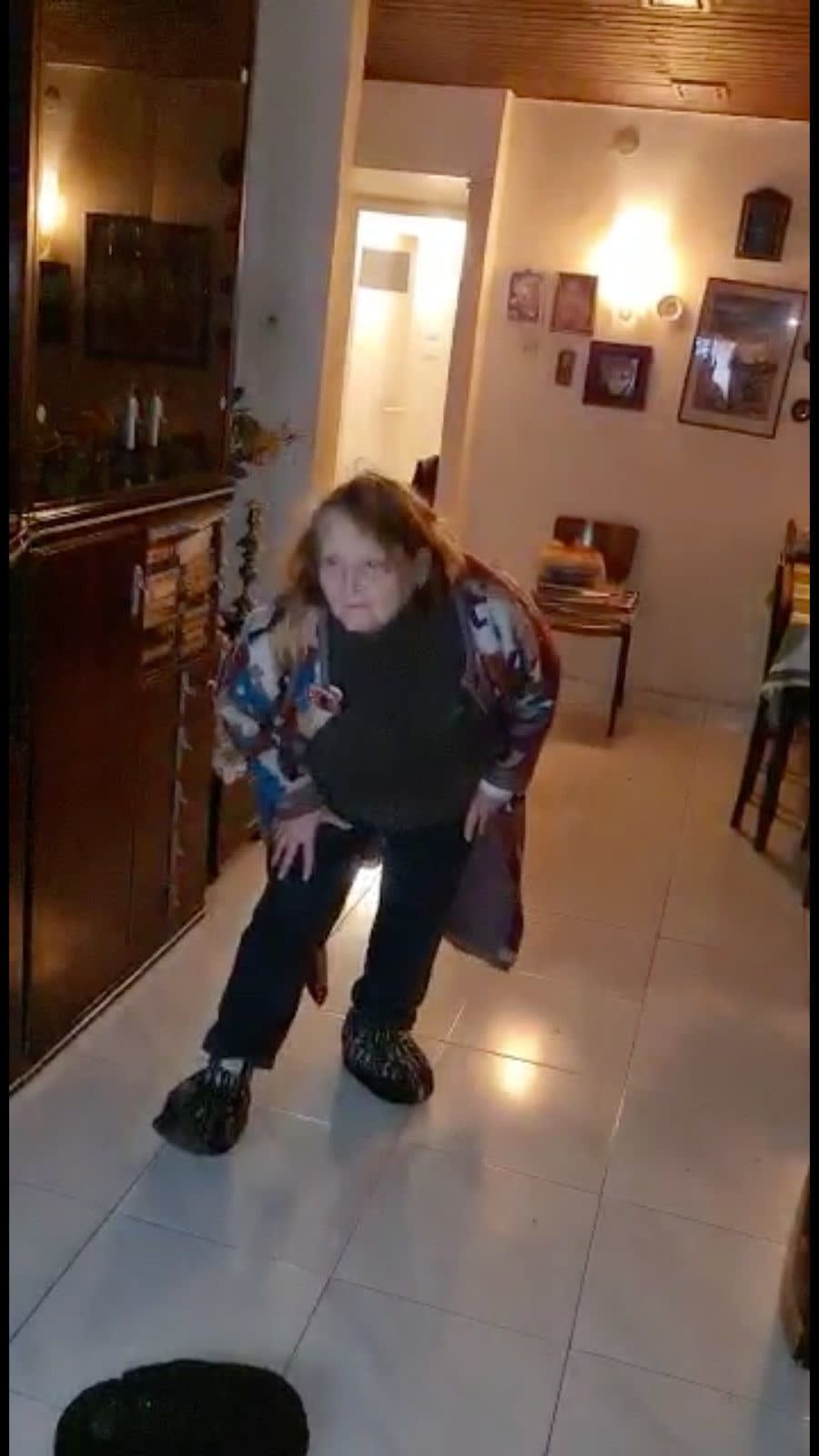 Yitzhak Golombek, Mother doing exercises, 2025