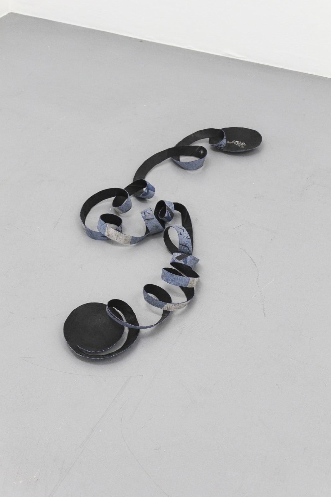 Miroslaw Balka, Still life blue, 2013