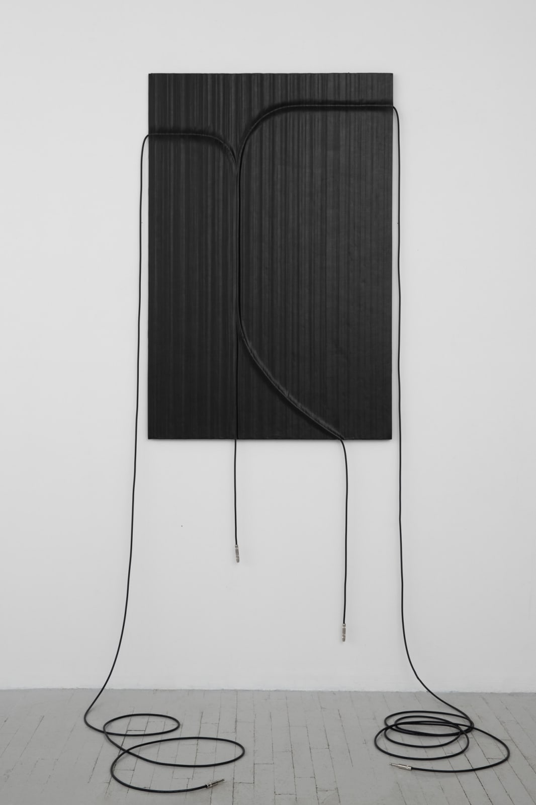 Naama Tsabar, Suspension (Meetings #2), 2023