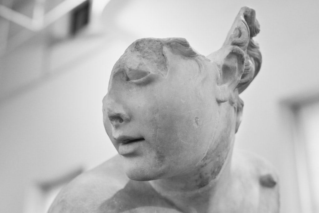 Yossi Breger, Girl's Face (Afrodite Accovacciata from the Villa Adriana, Tivoli, 117-138 CE), National Museum of Rome, 2010