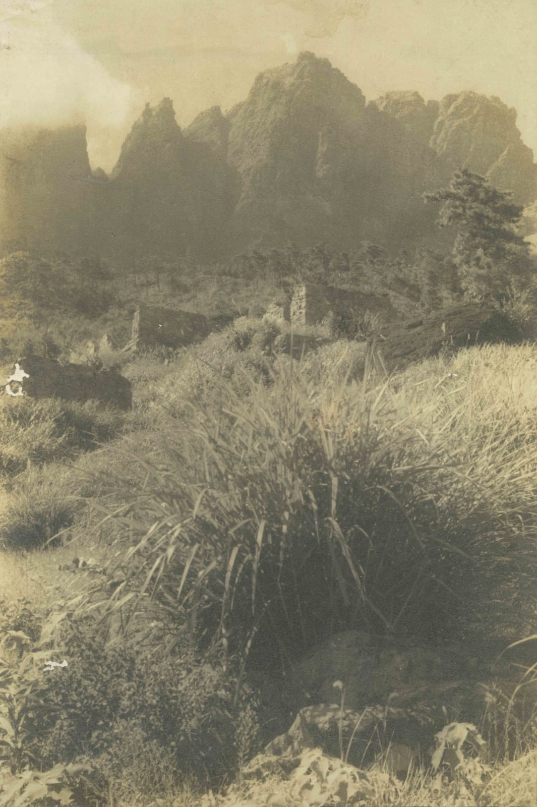 郎靜山 Lang Jingshan, 雁蕩山石碑風景 Yandang Mountain Stele, 1930s, printed in 1960s