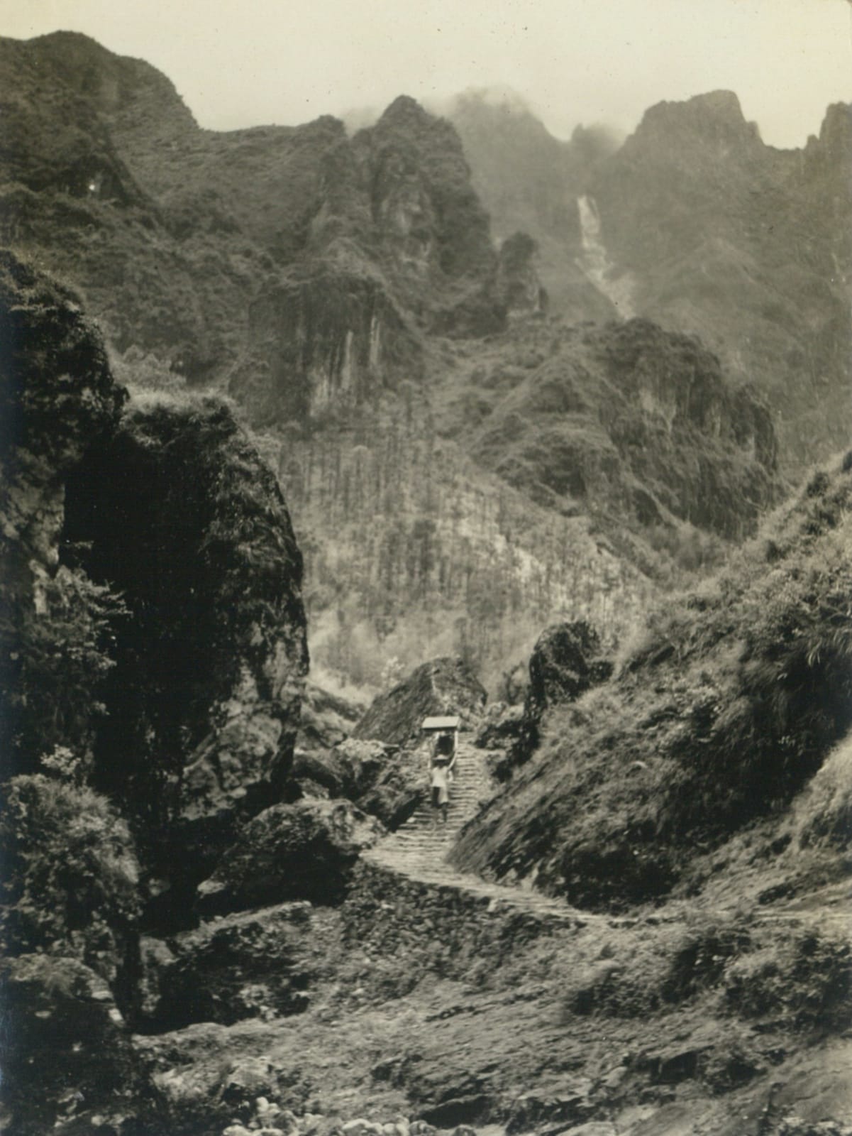 郎靜山 Lang Jingshan, 雁蕩山風景 Fairy Dale , 1933, printed in 1960s